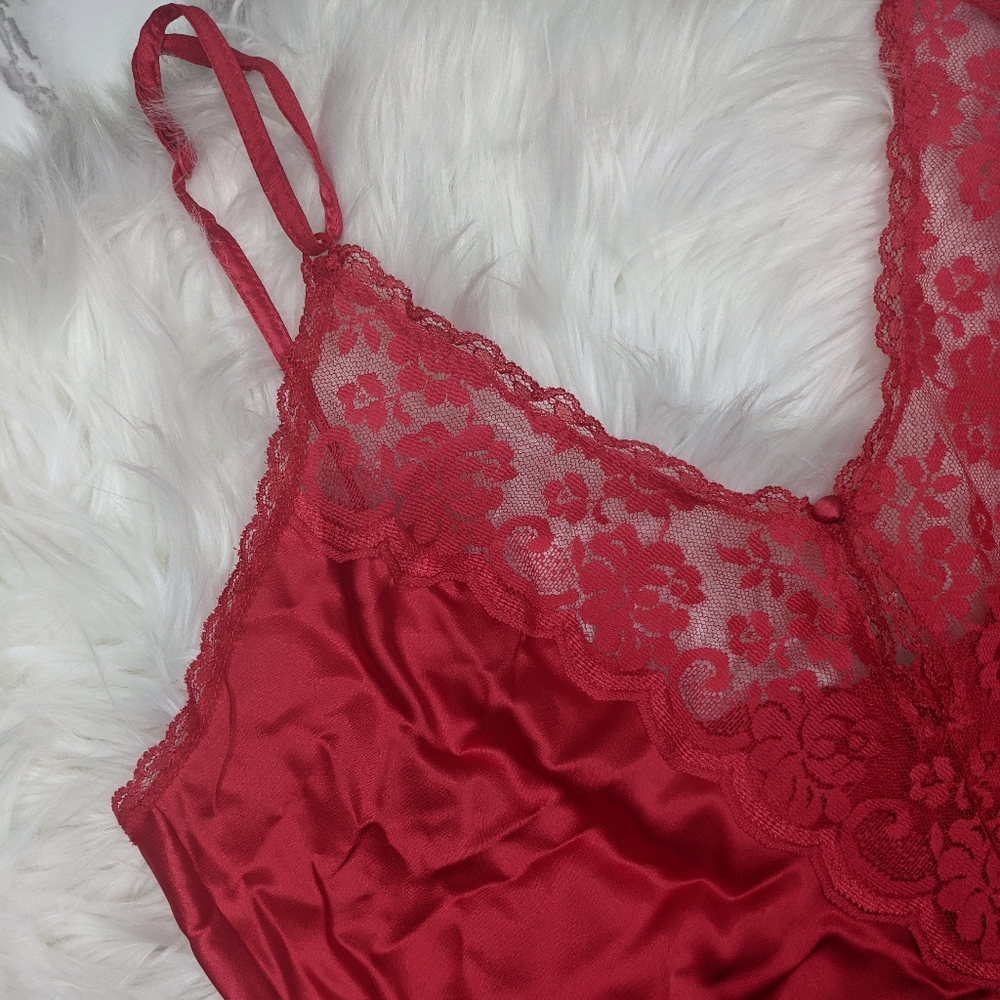 Vintage Chantilly Maidenform Red Keyhole Cami Size 36